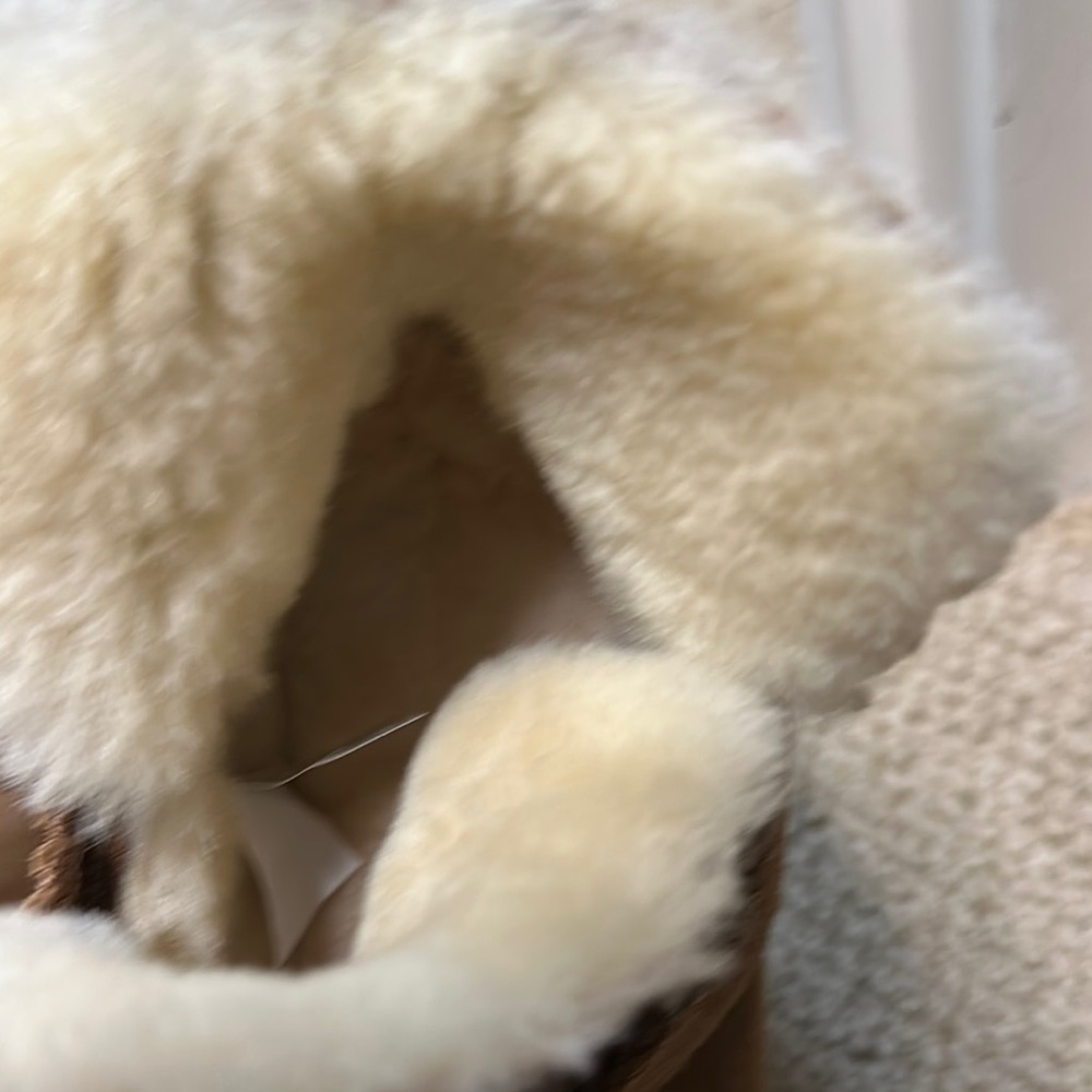 UGG Women’s Boots - Picture 3 of 3